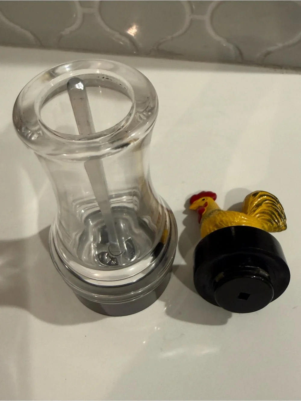 Vintage Country Farmhouse Clear Rooster Salt and Pepper Grinder Mill Set